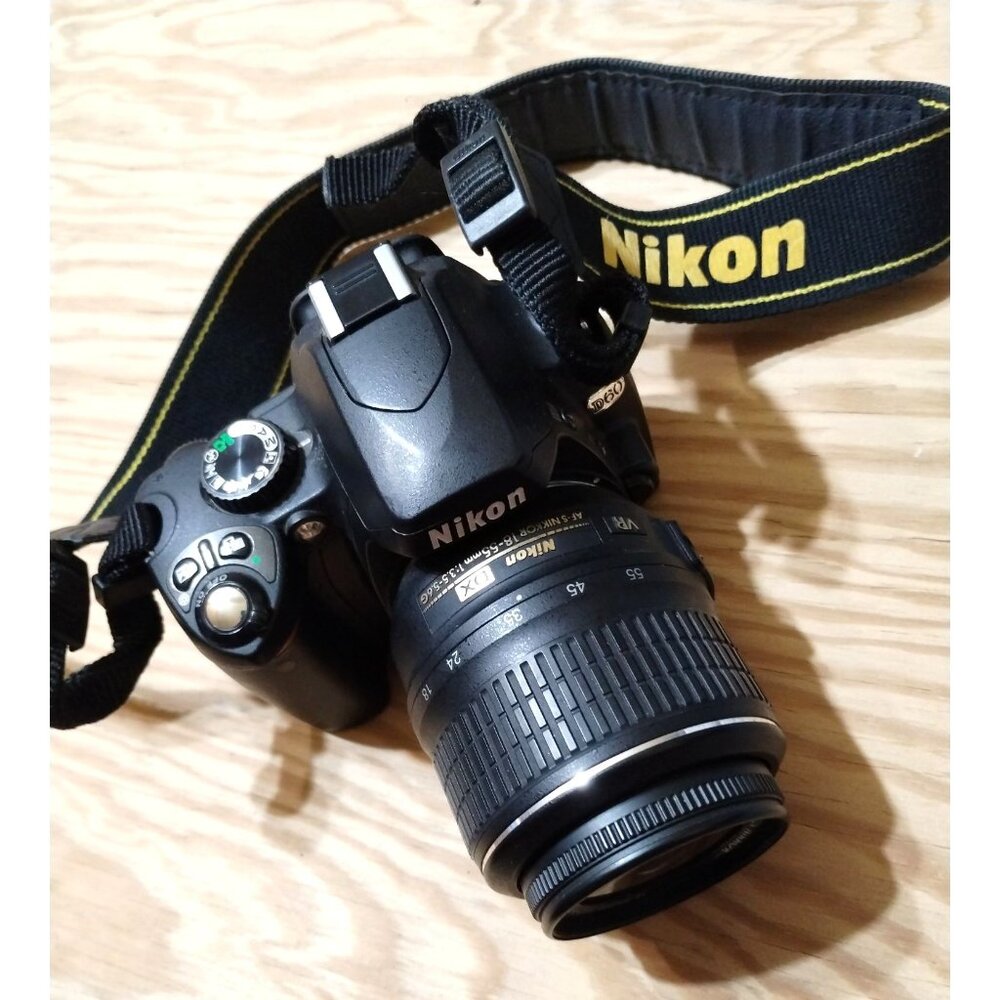 Nikon D60 Digital SLR Camera Bundle - Picture 5 of 15